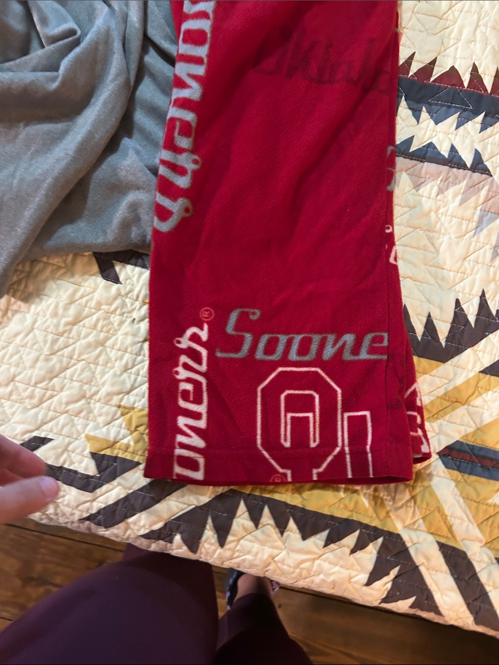 University of Oklahoma Sooners Lounge Pants - Gray & Crimson - Picture 6 of 6